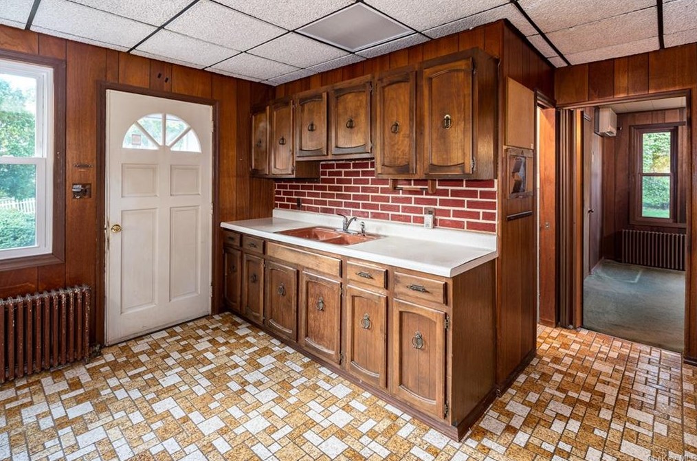 1800 Seabury Pl, Peekskill NY  exterior