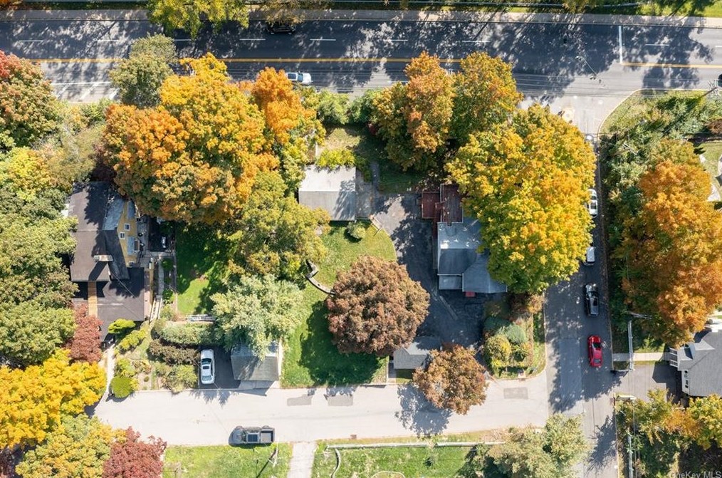 1800 Seabury Pl, Peekskill NY  exterior