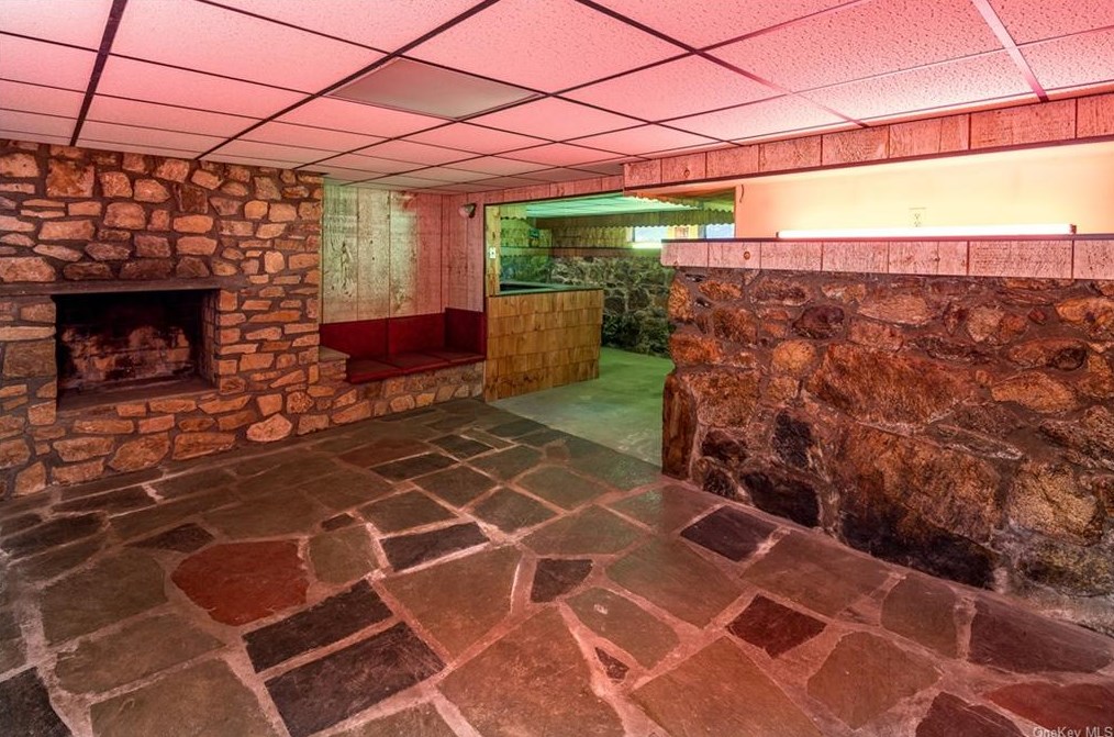 1800 Seabury Pl, Peekskill NY  exterior