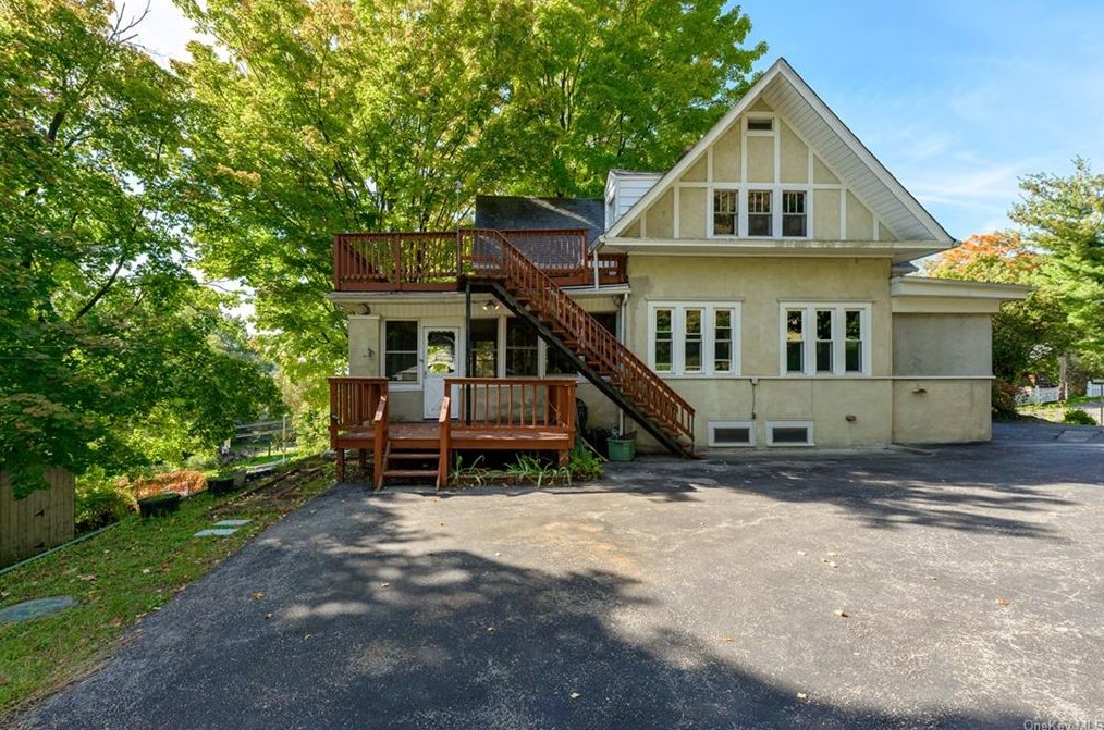 1800 Seabury Pl, Peekskill, NY 10566-3139