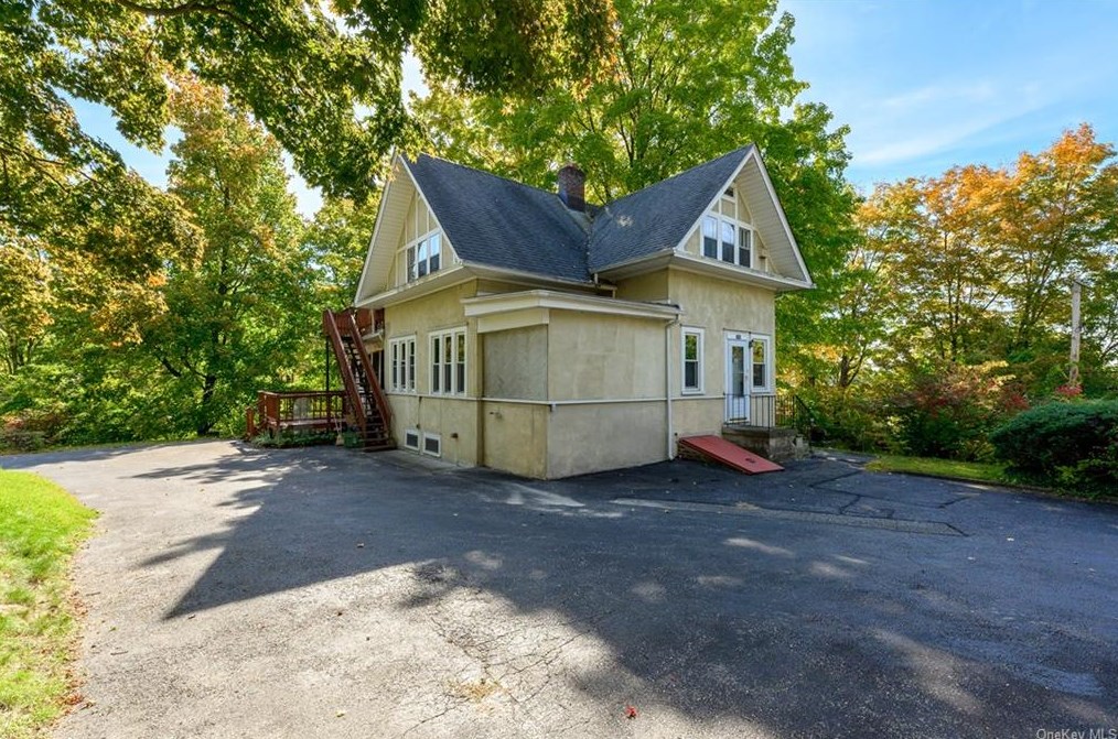 1800 Seabury Pl, Peekskill NY  exterior