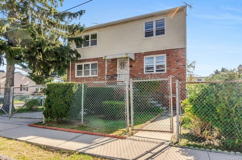 130 Page Ave, Yonkers, NY 10704-1957