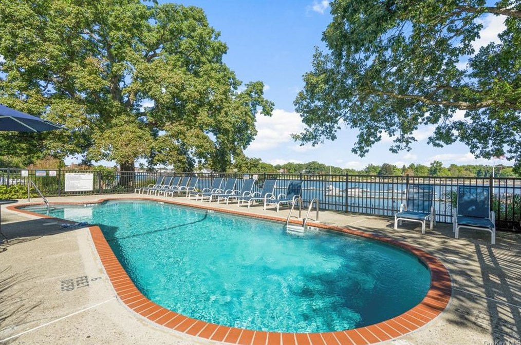 490 Bleeker Ave #3k, Mamaroneck, NY 10543