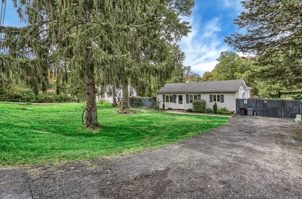 9 Herbst Dr, Monroe, NY 10950