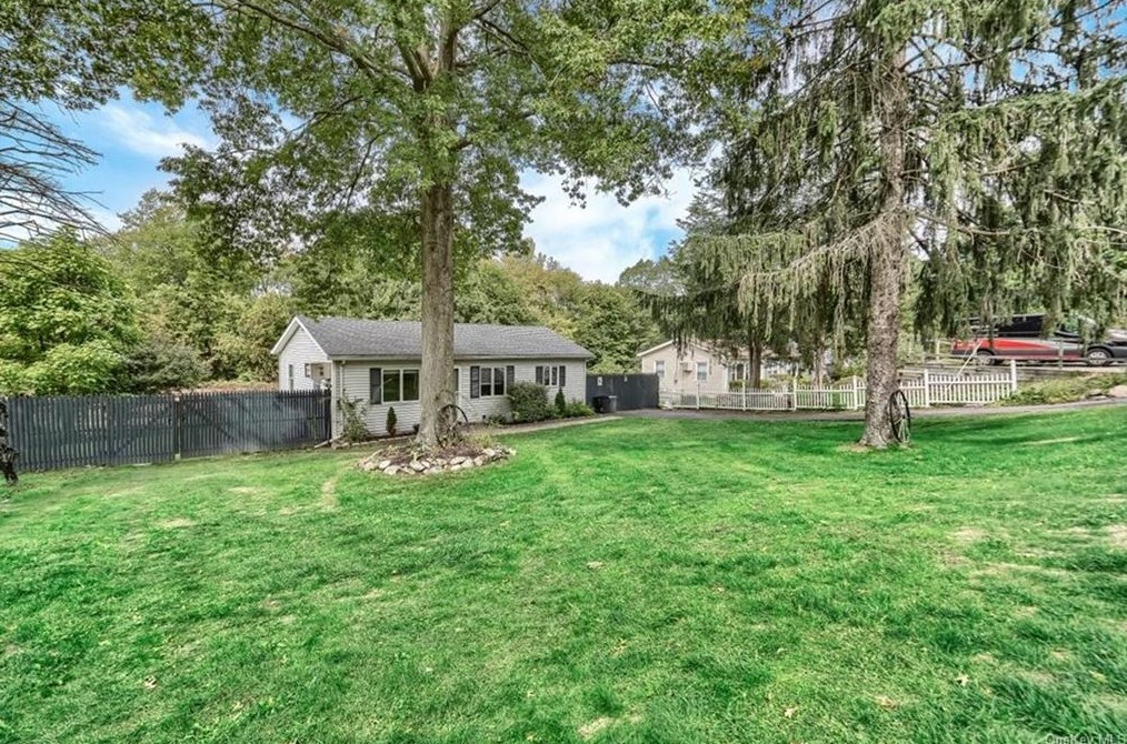 9 Herbst Dr, Monroe NY  10950-6520 exterior