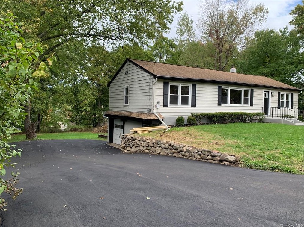 28 Hillcrest Dr, Salisbury Mills, NY 12577
