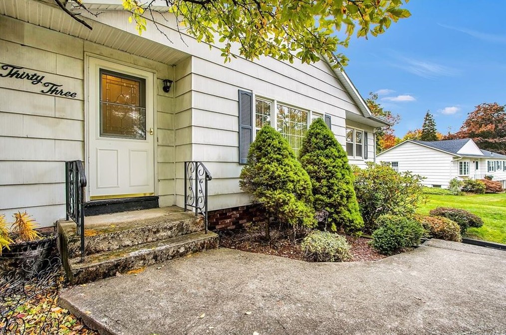 33 Crown Blvd, Newburgh, NY 12550-2515