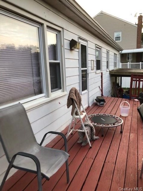 21 Canfield Ave, Yonkers NY 10710-1907 exterior