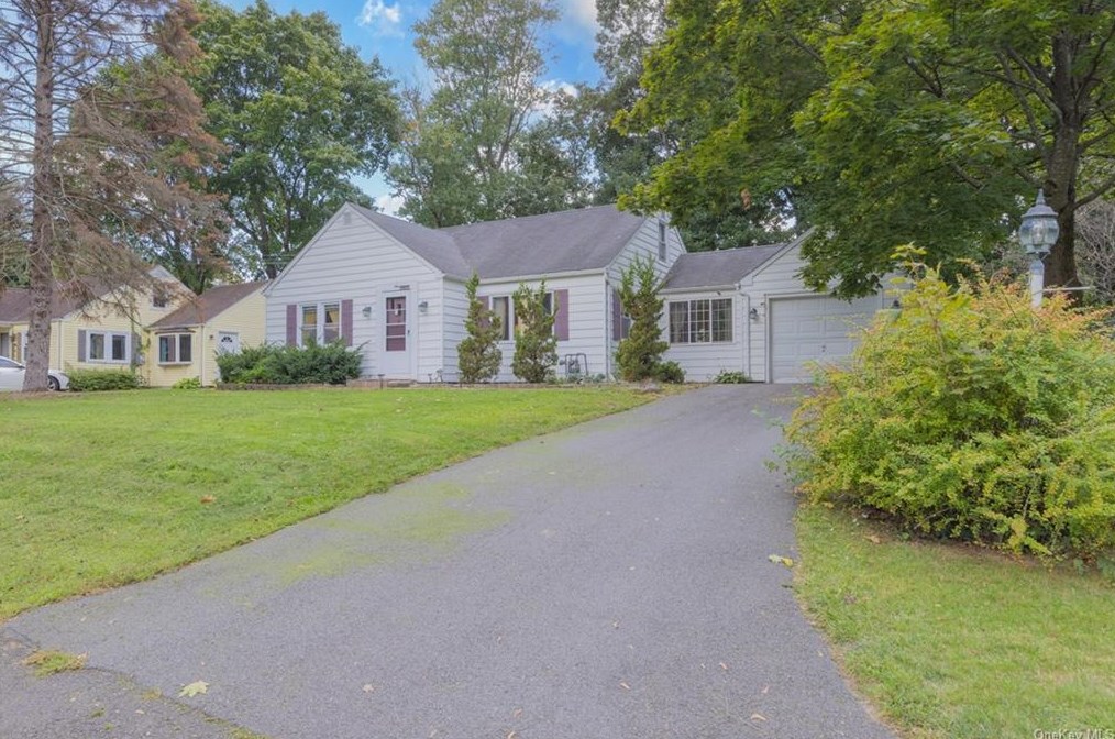 9 Hilltop Dr, Newburgh, NY 12553-6611
