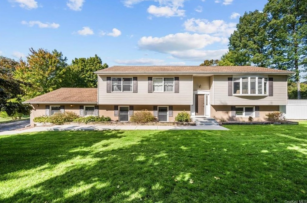 45 Rockwood Dr, Newburgh, NY 12550-2023