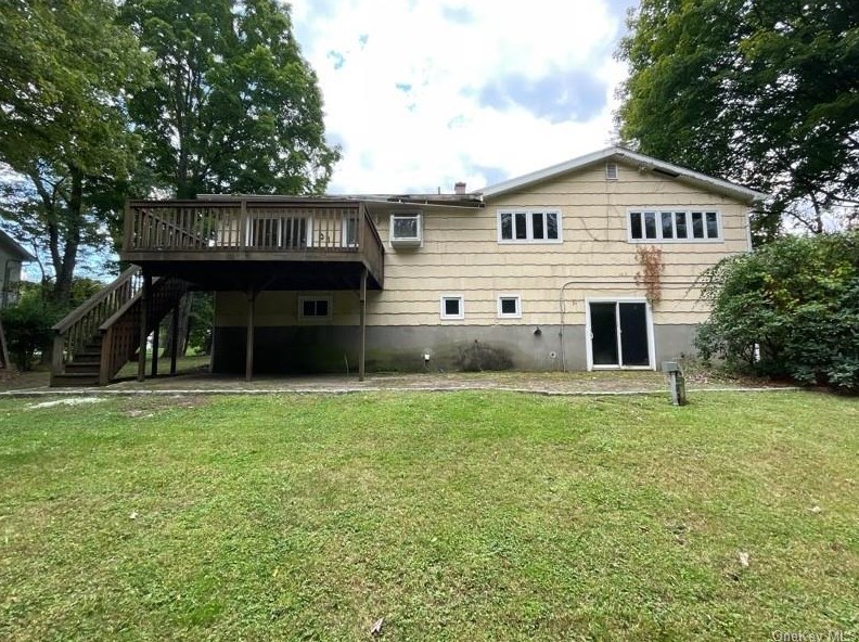 3821 Gomer St, Yorktown Hgts, NY 10598