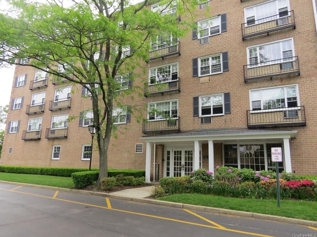 1 Consulate Dr #1-j, Yonkers, NY 10707