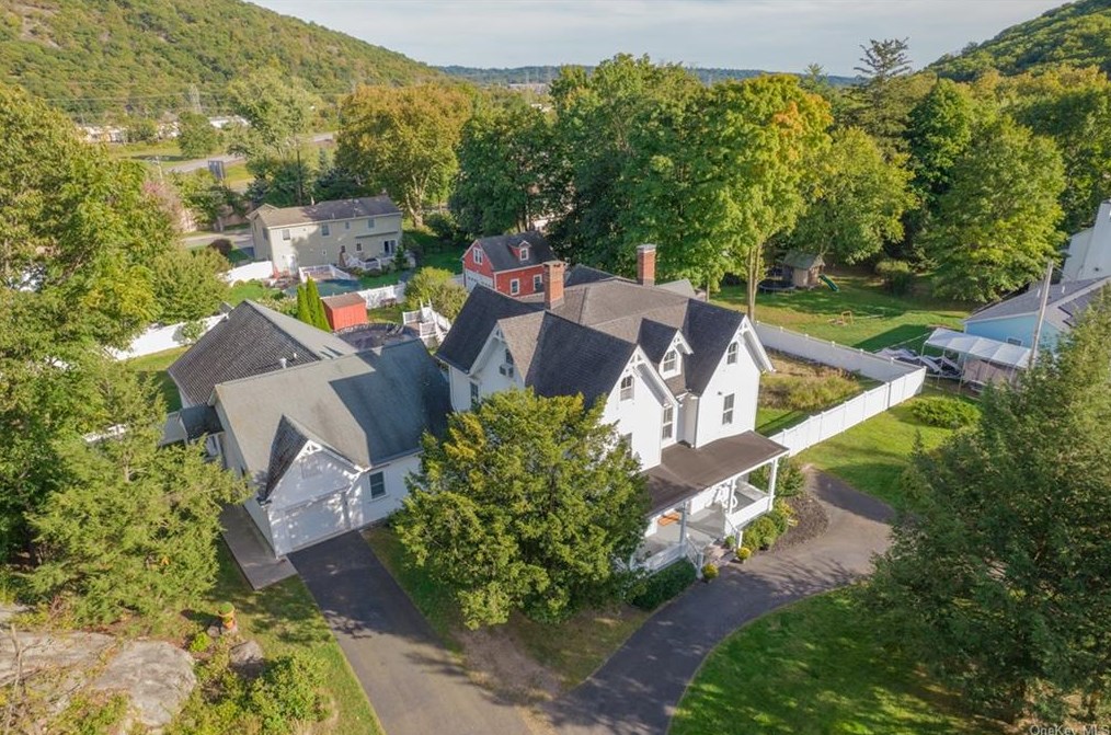 32 Lake Ave, Hillburn, NY 10931