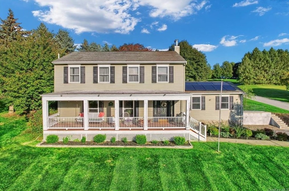 67 Stowe Dr, Poughquag, NY 12570