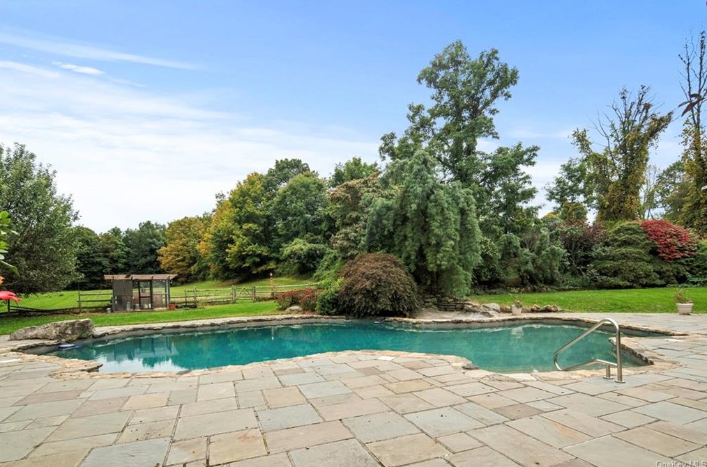 173 Guard Hill Rd, Mount Kisco, NY 10549-4936