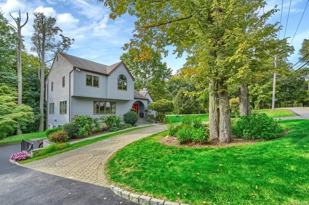 28 Lakeview Dr, Yorktown Hgts, NY 10598