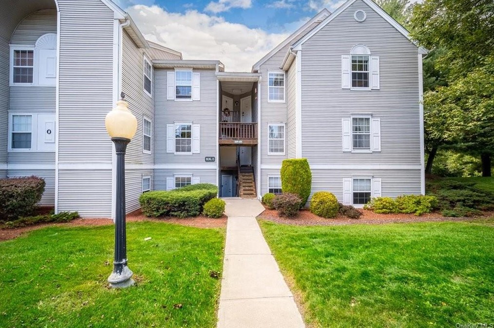 1174 Washington Grn, Newburgh NY  12553-6921 exterior