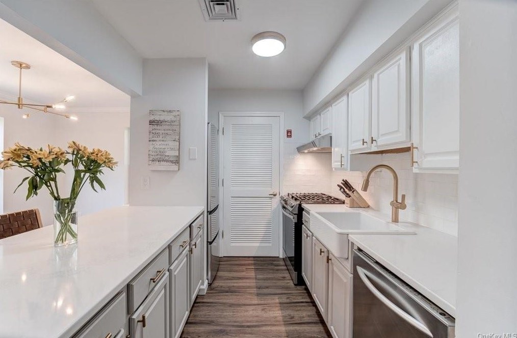 1174 Washington Grn, Newburgh NY  12553-6921 exterior