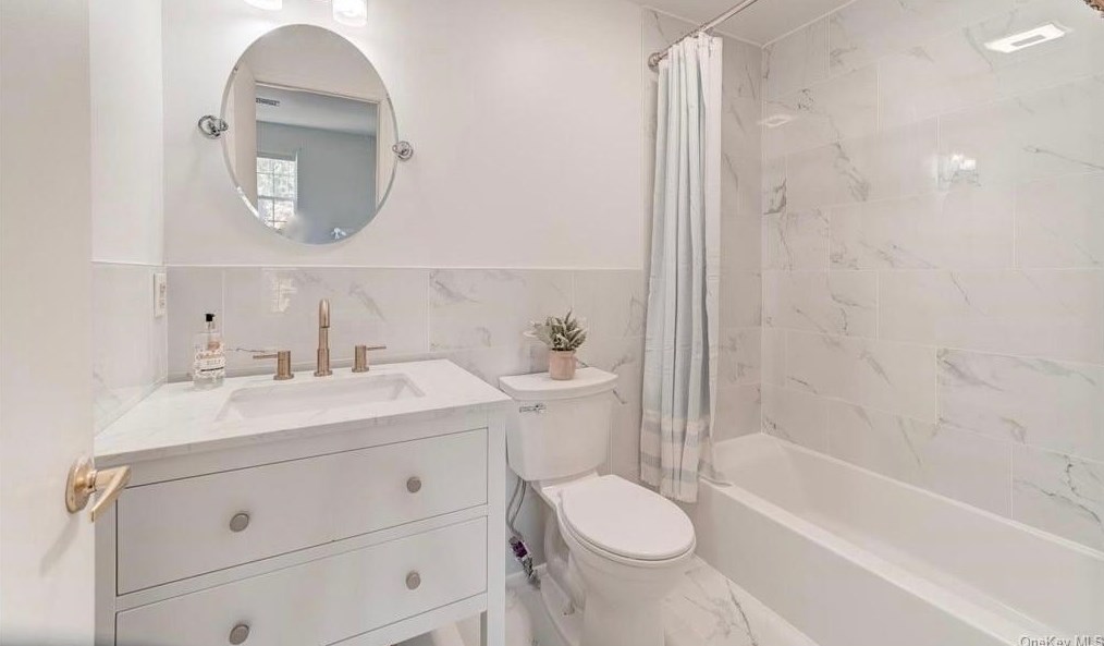 1174 Washington Grn, Newburgh NY  12553-6921 exterior