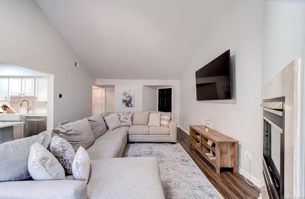 1174 Washington Grn, Newburgh NY  12553-6921 exterior