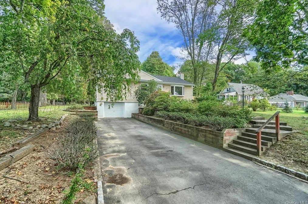 295 Highland Ave, Chestnut Ridge, NY 10965-1007