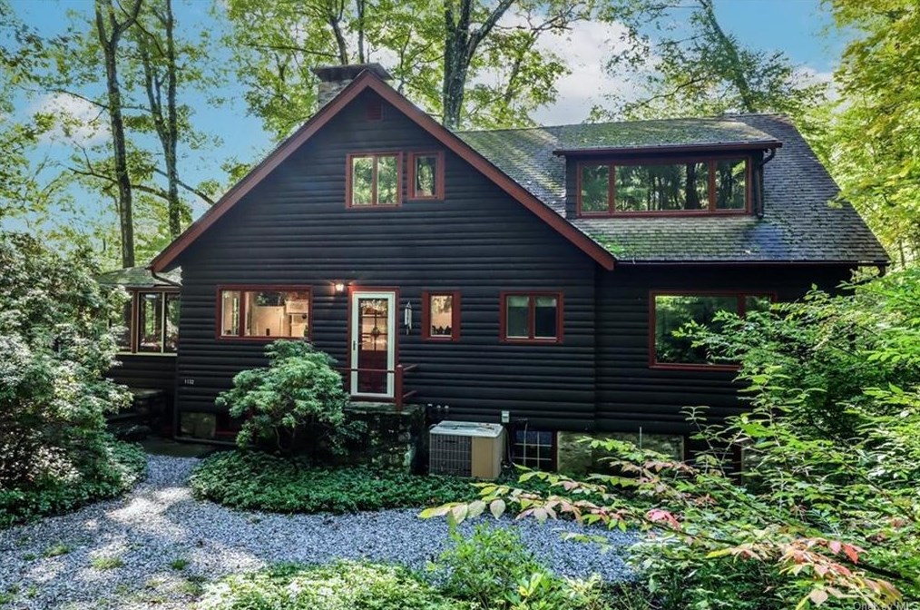 1132 Barrett Cir, Kent Lakes, NY 10512-4432