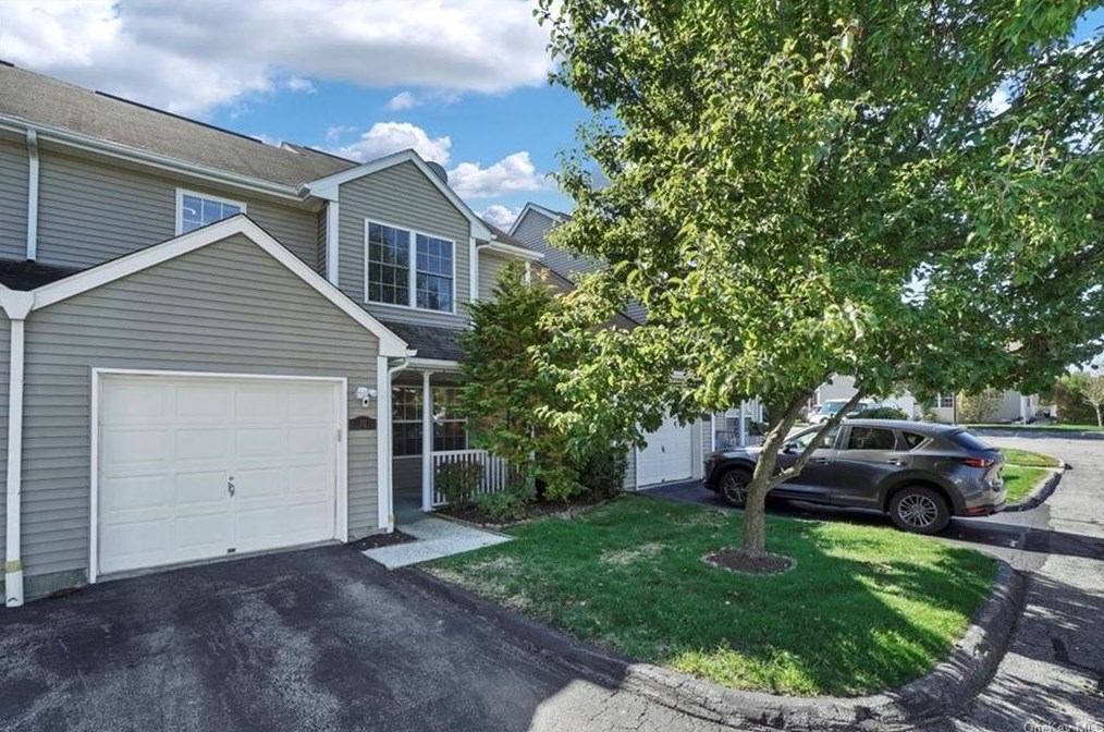 22 Sparrow Ridge Rd, Kent Lakes, NY 10512-1555