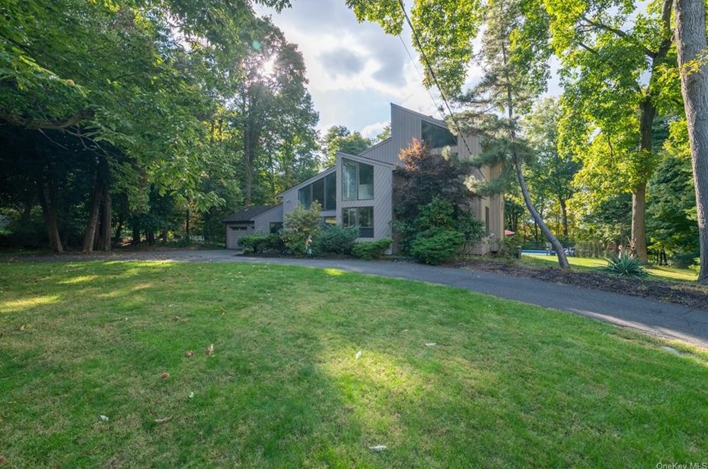 207 Spook Rock Rd, Airmont, NY 10901