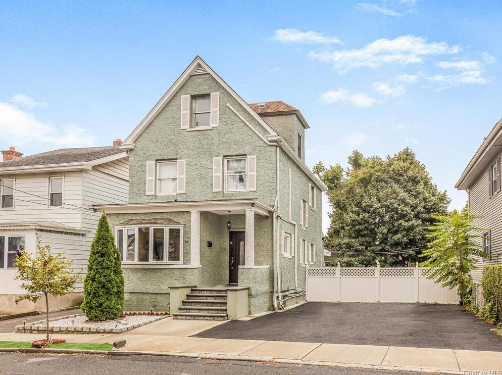 64 Hunts Bridge Rd, Yonkers, NY 10704-3131