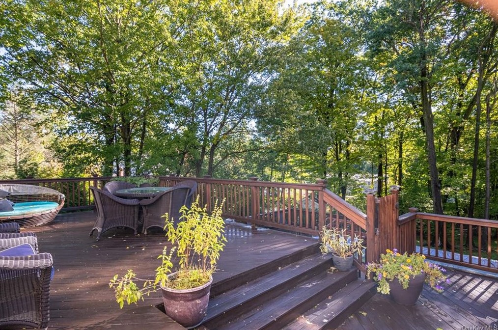 4 Gem Ct, New City NY  10956-7018 exterior