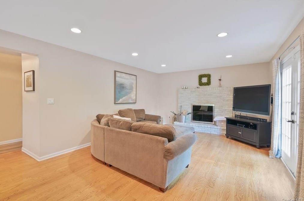 4 Gem Ct, New City NY  10956-7018 exterior