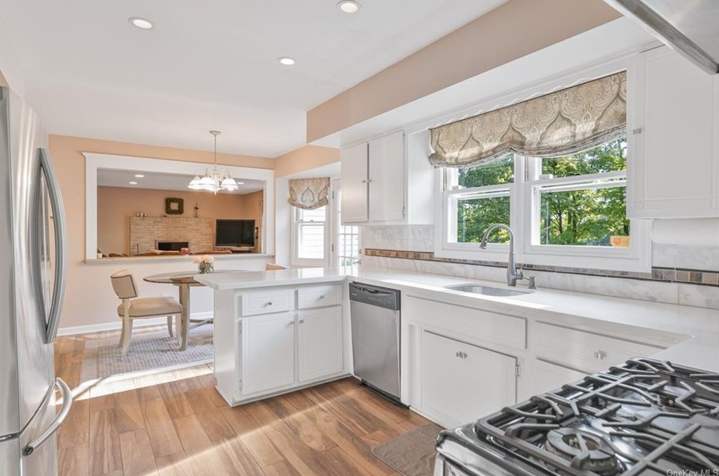 4 Gem Ct, New City NY  10956-7018 exterior