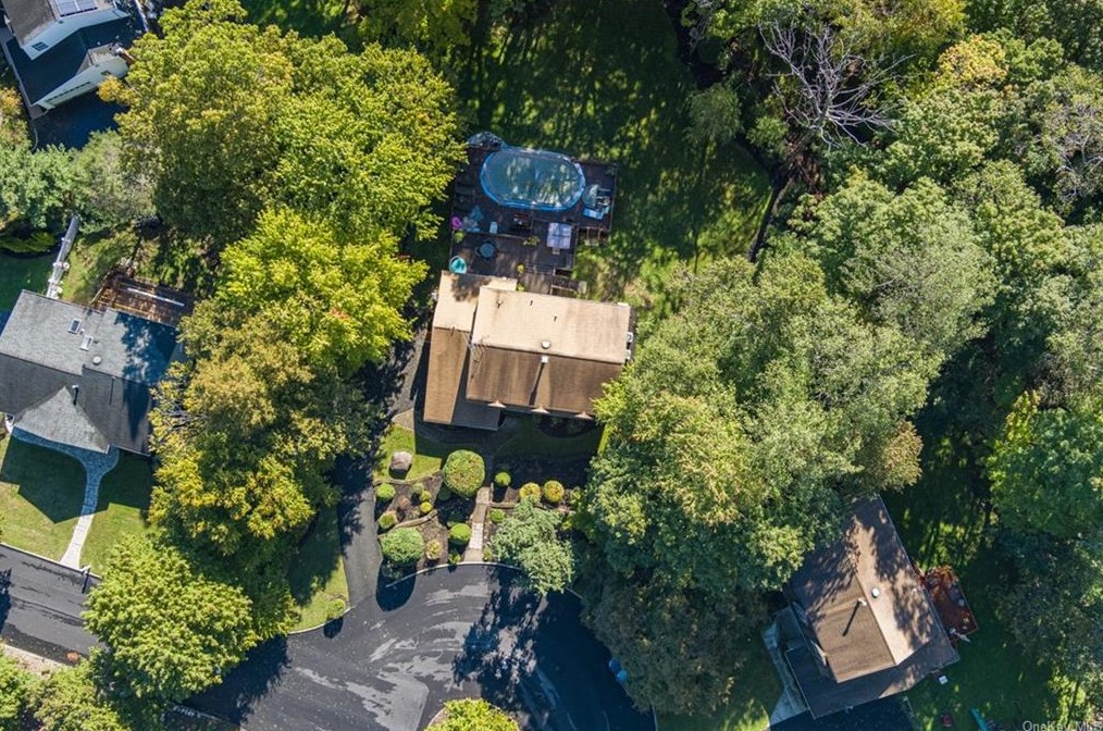 4 Gem Ct, New City NY  10956-7018 exterior