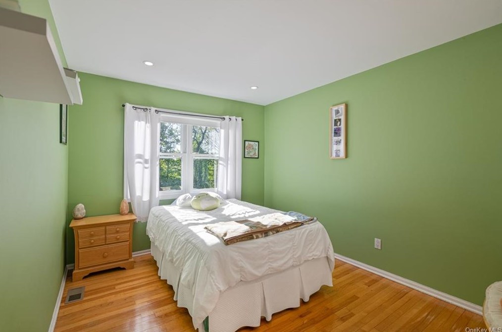 4 Gem Ct, New City NY  10956-7018 exterior