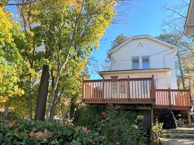 29 Tamarack Rd, Mahopac, NY 10541