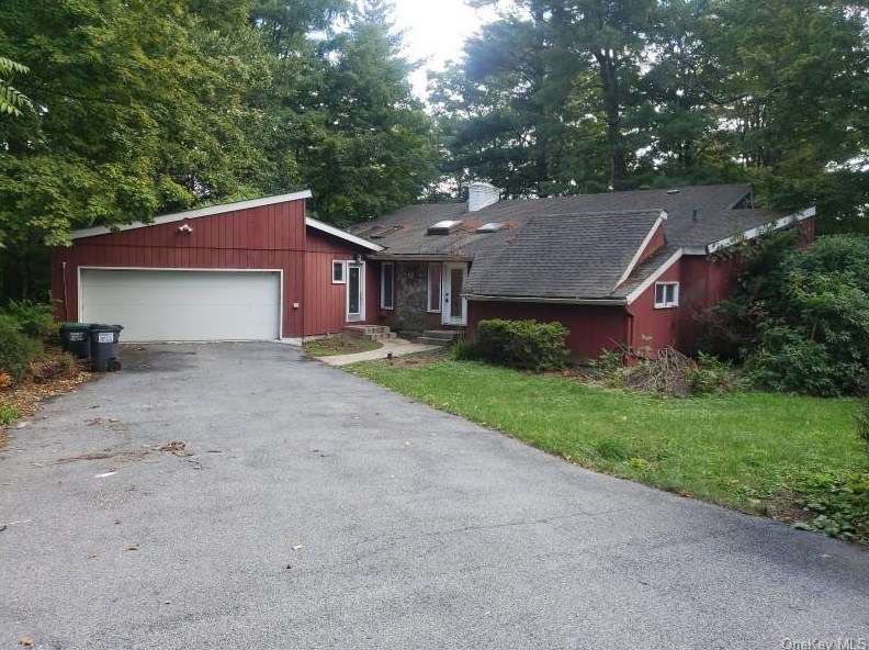 2 Summit Ridge Rd, Newburgh, NY 12550-8813