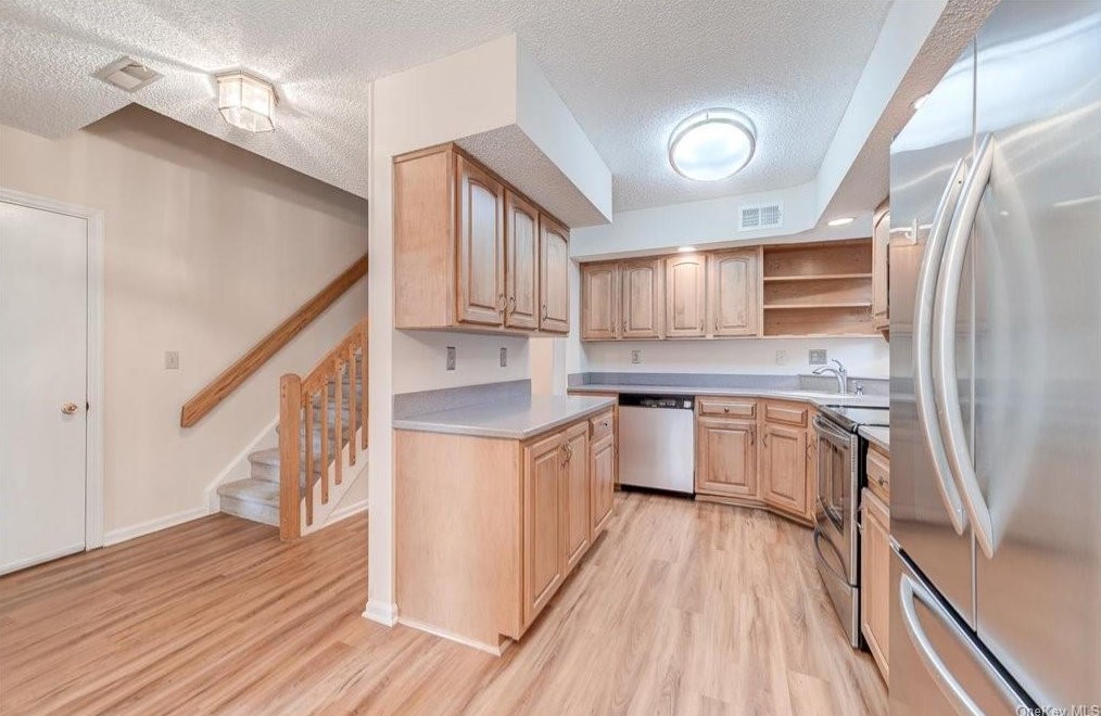 2 Chatham Ct, Fishkill, NY 12524