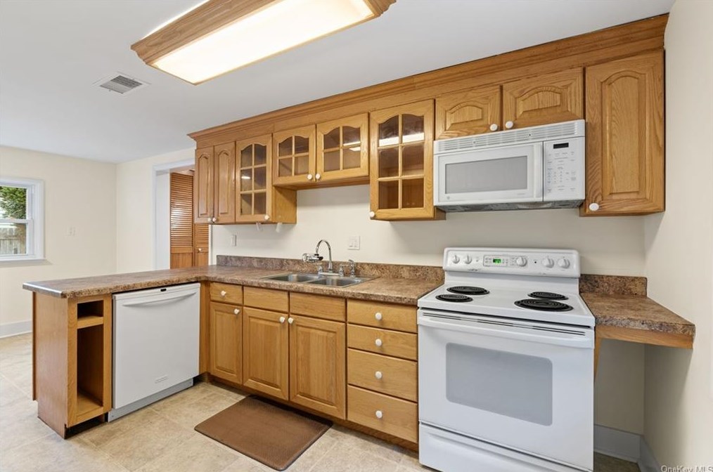 72 Elm St, Walden, NY 12586
