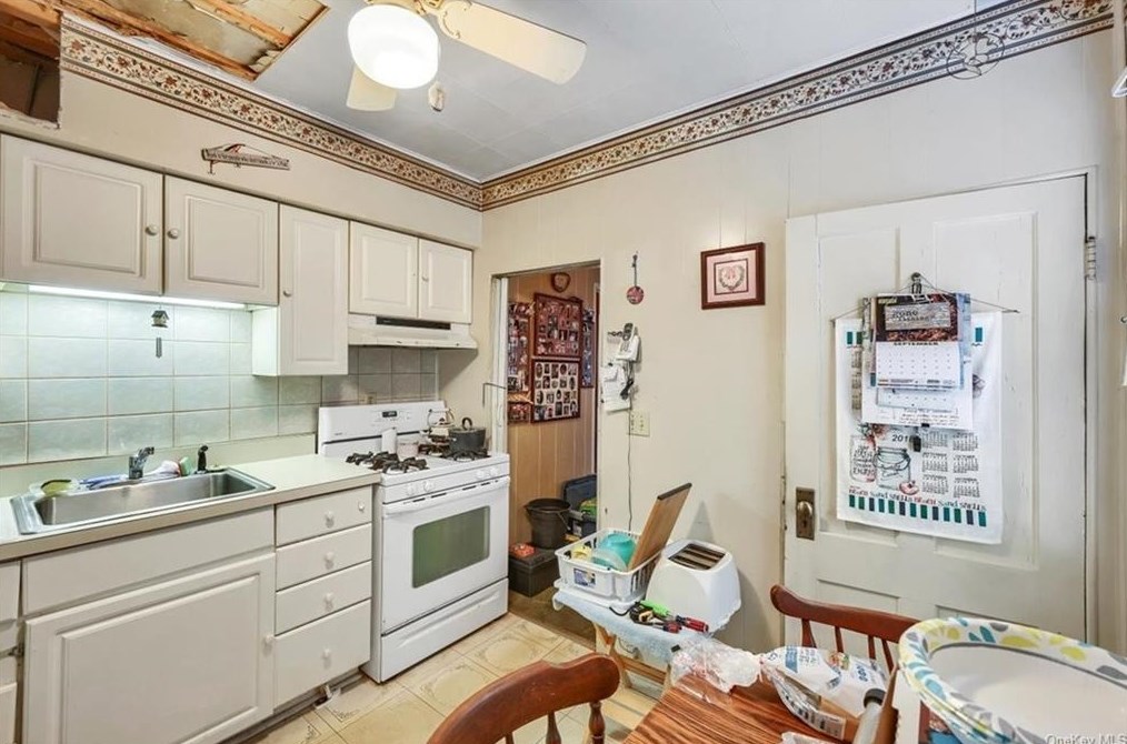 82 Prospect St, Newburgh NY 12550-4716 exterior