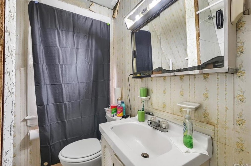 82 Prospect St, Newburgh NY 12550-4716 exterior