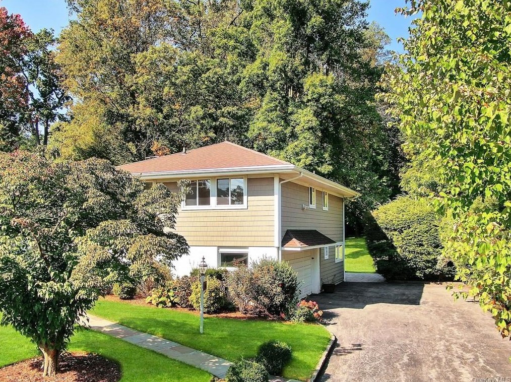 14 Country Club Rd, Yonkers, NY 10709-5202