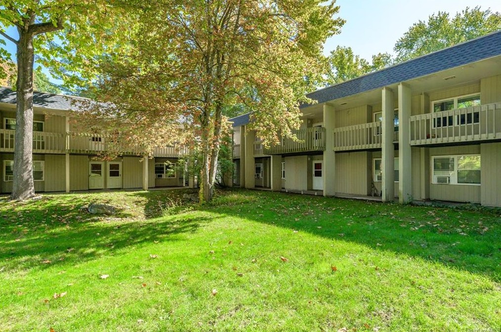 110 Wild Oaks Rd #110, Katonah, NY 10536