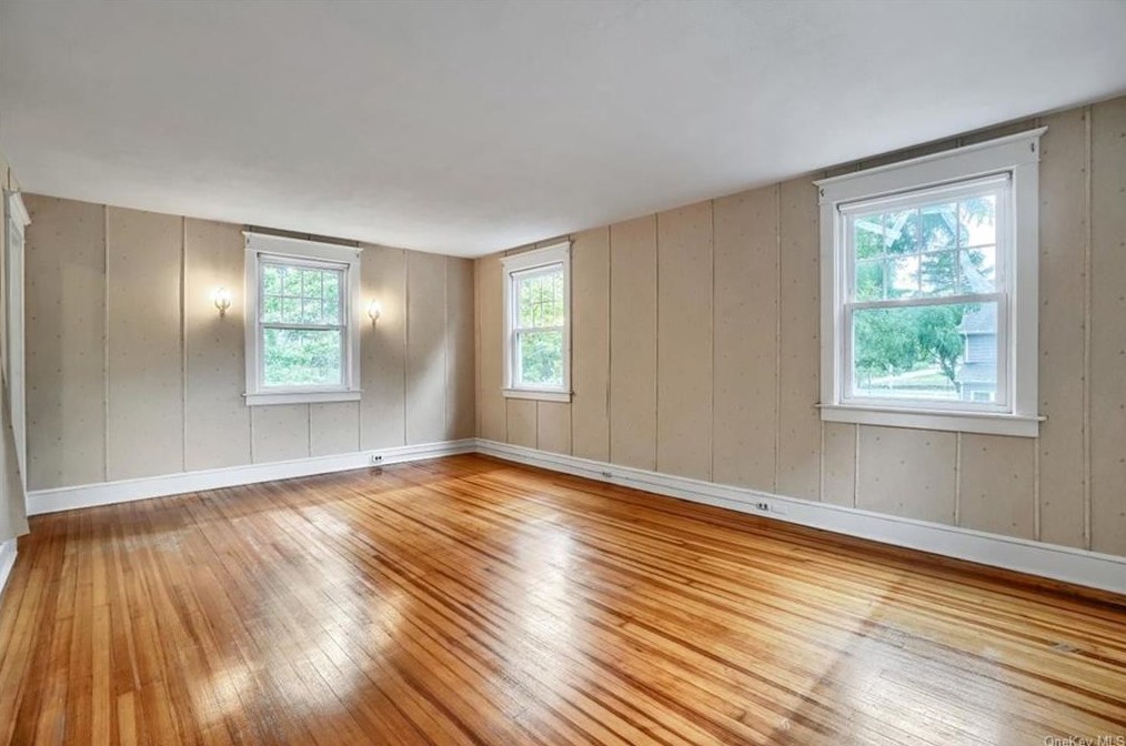 12 Platt St, Poughkeepsie NY 12601-4944 exterior