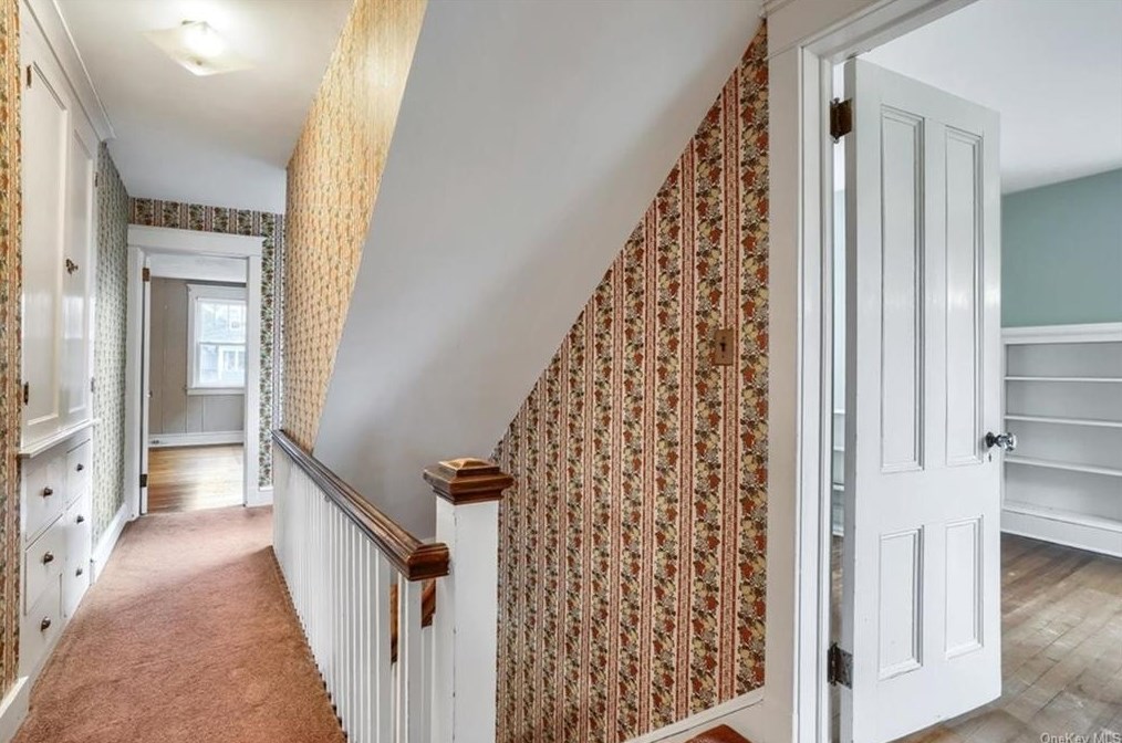 12 Platt St, Poughkeepsie NY 12601-4944 exterior