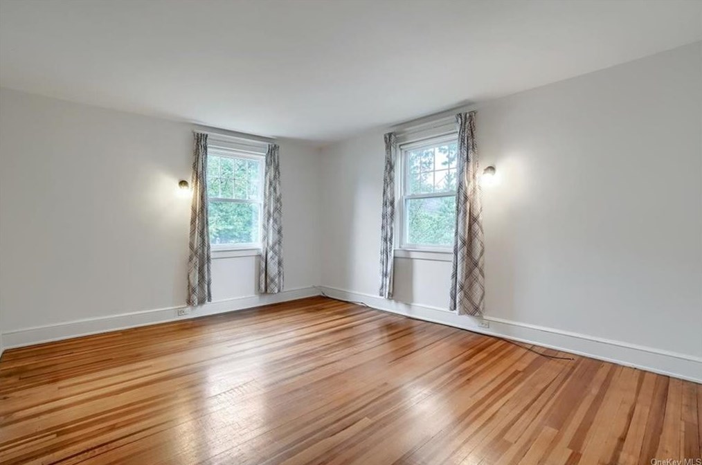 12 Platt St, Poughkeepsie NY 12601-4944 exterior