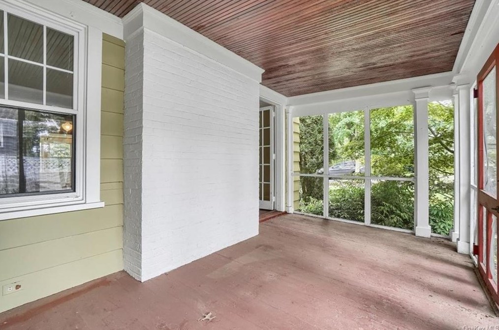 12 Platt St, Poughkeepsie NY 12601-4944 exterior