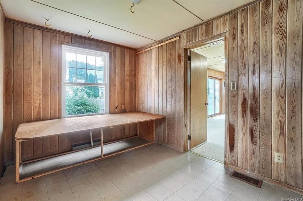 12 Platt St, Poughkeepsie NY 12601-4944 exterior