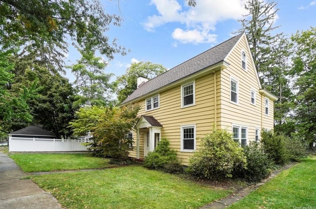 12 Platt St, Poughkeepsie, NY 12601-4910
