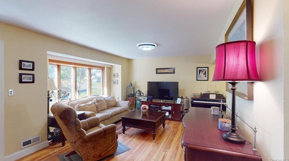 92 Moison Rd, Blauvelt, NY 10913-1415