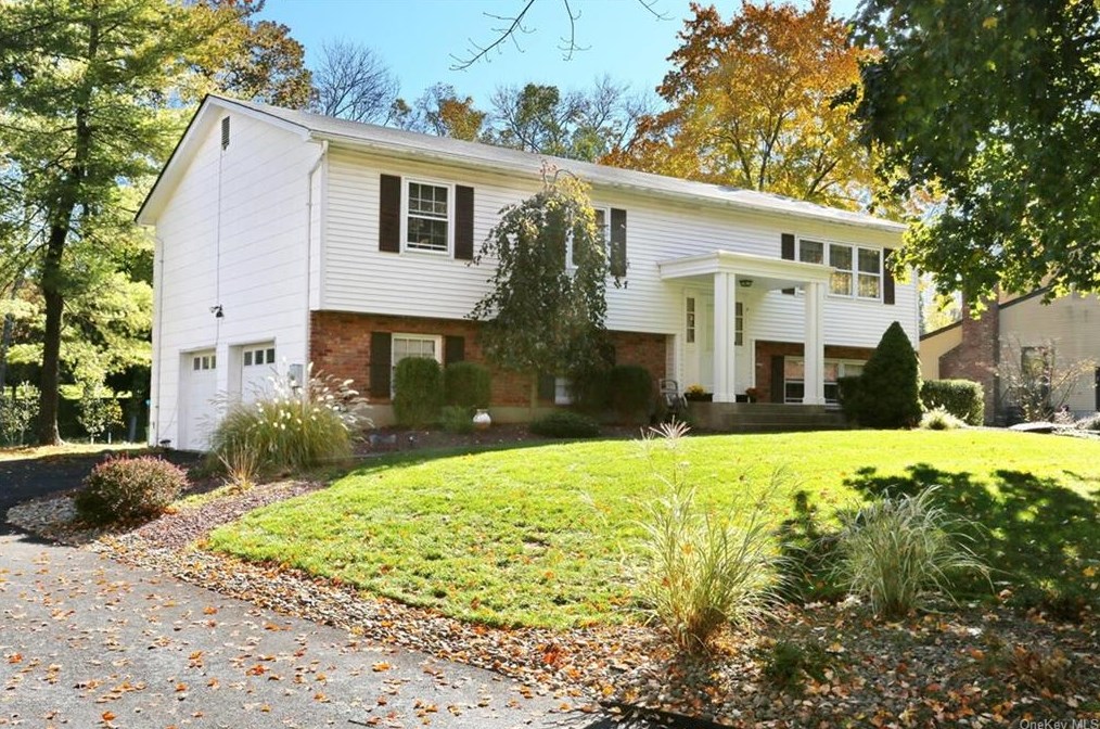 9 Cranford Dr, New City, NY 10956